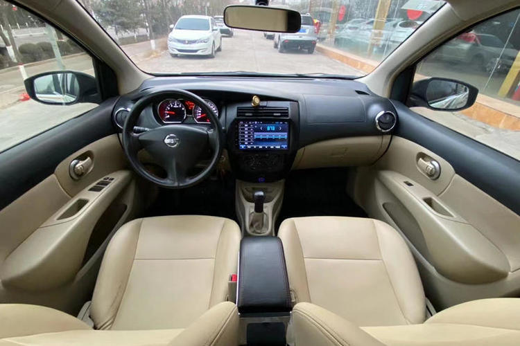 Used Nissan Livina 2015 1.6XE Manual Comfort Edition Interior 1