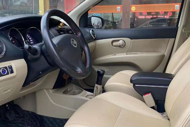 Used Nissan Livina 2015 1.6XE Manual Comfort Edition Interior 2