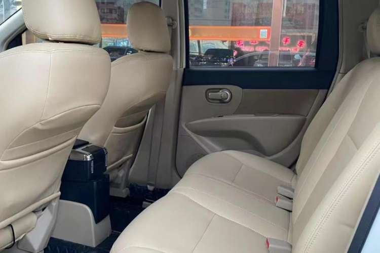 Used Nissan Livina 2015 1.6XE Manual Comfort Edition Interior 3