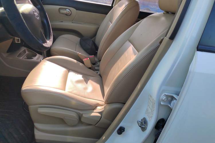 Used Nissan Livina 2015 1.6XE CVT Comfort Edition Left Front Seat