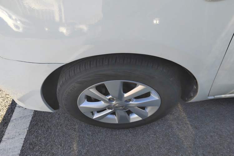 Used Nissan Livina 2015 1.6XE CVT Comfort Edition Left Front Wheel Hub
