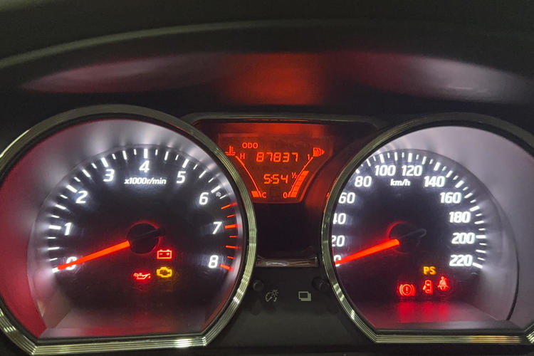 Used Nissan Livina 2015 1.6XE Manual Comfort Edition Odometer Close Up
