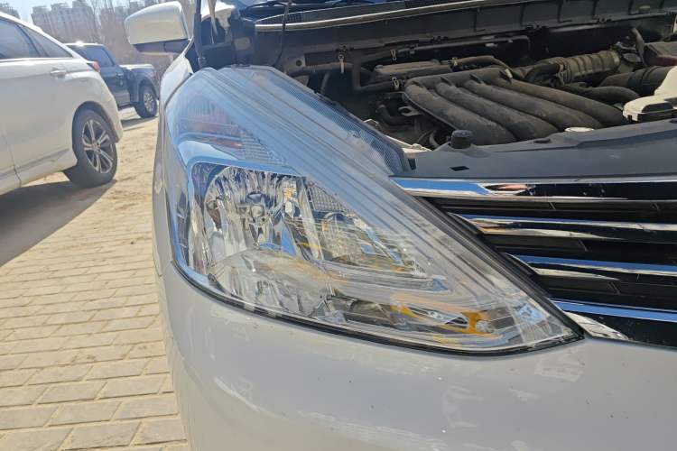 Used Nissan Livina 2015 1.6XE CVT Comfort Edition Right Front Headlight