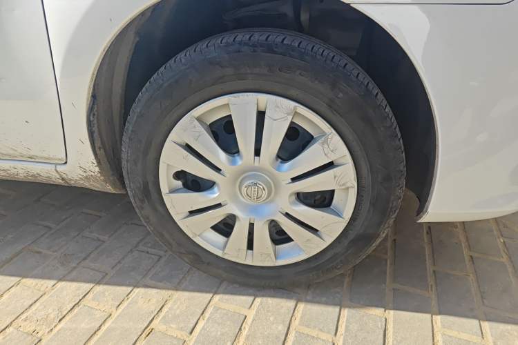 Used Nissan Livina 2015 1.6XE CVT Comfort Edition Right Front Wheel Hub