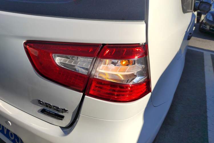 Used Nissan Livina 2015 1.6XE CVT Comfort Edition Right Rear Taillight