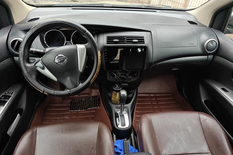 Used Nissan Livina 2015 Jinrui 1.6XV CVT Cool Cafe Edition Center Console