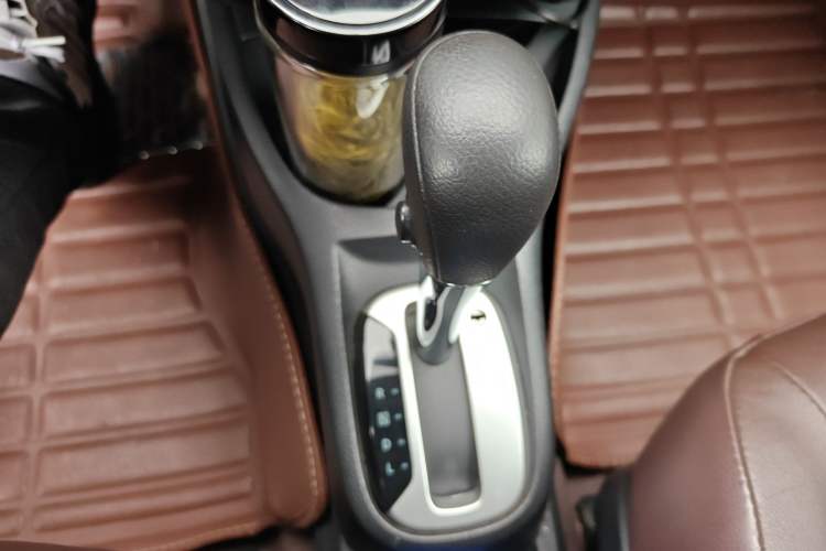 Used Nissan Livina 2015 Jinrui 1.6XV CVT Cool Cafe Edition Gear Lever