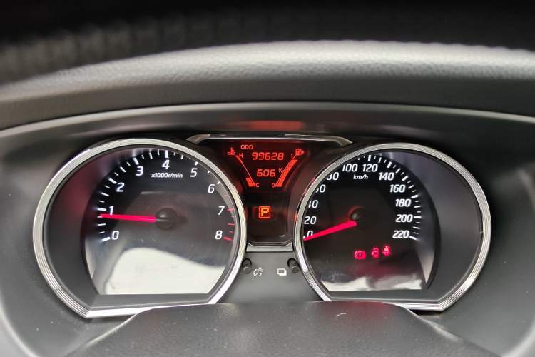 Used Nissan Livina 2015 Jinrui 1.6XV CVT Cool Cafe Edition Odometer Close Up