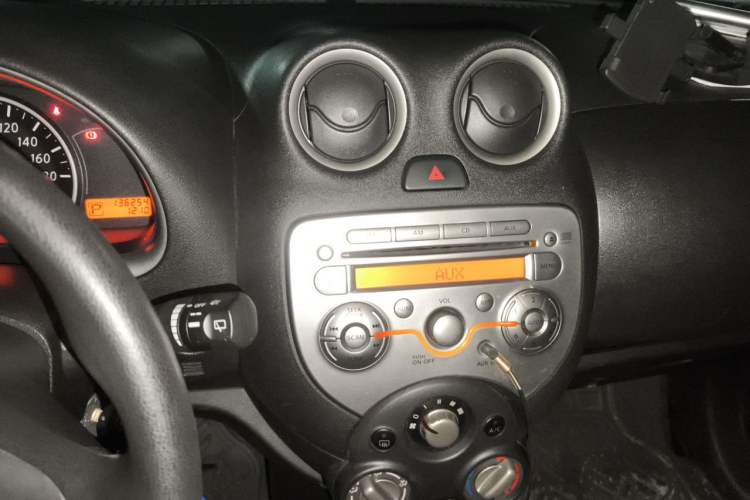 Used Nissan March 2010 1.5L Automatic Easy-Style Version Audio And AC Panel