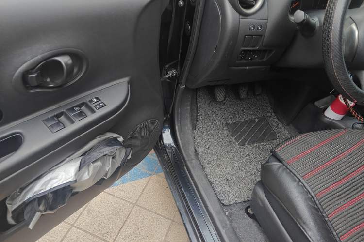 Used Nissan March 2010 1.5L Manual E-Xuan Edition Driver Seat