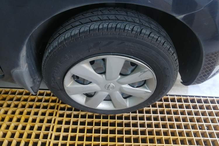 Used Nissan March 2010 1.5L Manual Easi-Style Edition Right Front Wheel Hub