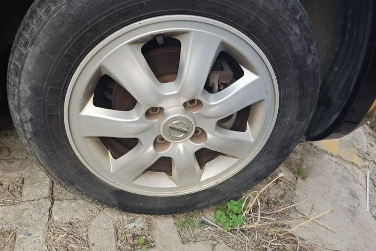 Used Nissan March 2010 1.5L Automatic Easy-Style Version Right Front Wheel Hub