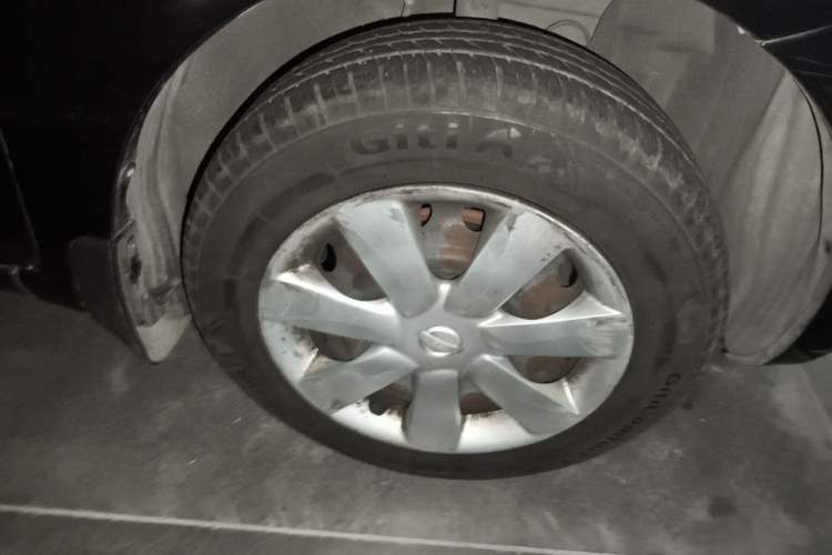 Used Nissan March 2010 1.5L Automatic Easy-Style Version Right Front Wheel Hub