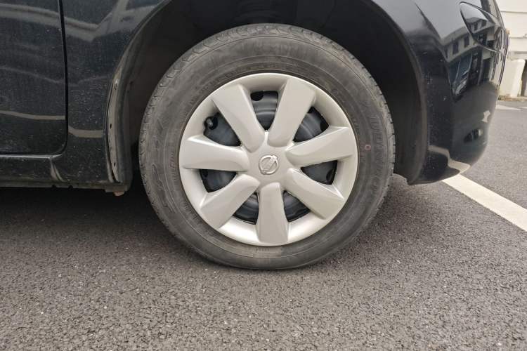 Used Nissan March 2010 1.5L Automatic Easy-Style Version Right Front Wheel Hub