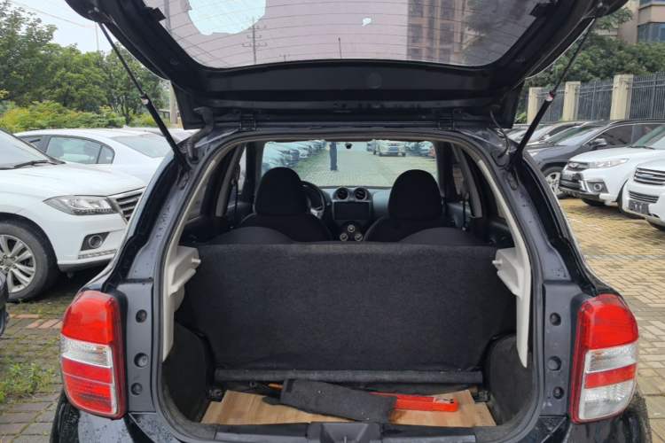Used Nissan March 2010 1.5L Automatic Easy-Style Version Trunk