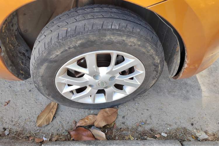 Used Nissan March 2010 1.5L Manual Easi-Style Edition Right Front Wheel Hub