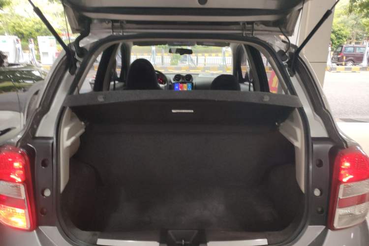 Used Nissan March 2010 1.5L Automatic Easy-Style Version Trunk