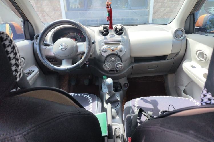 Used Nissan March 2010 1.5L Manual E-Xuan Edition Center Console