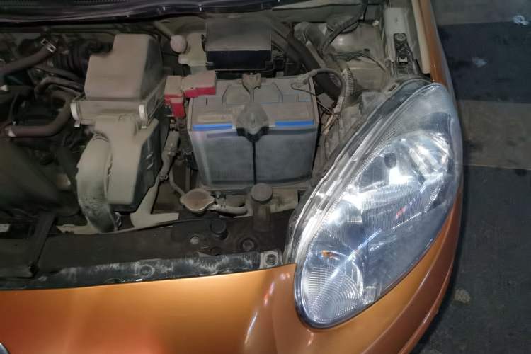 Used Nissan March 2010 1.5L Manual Easi-Style Edition Engine Bay Left