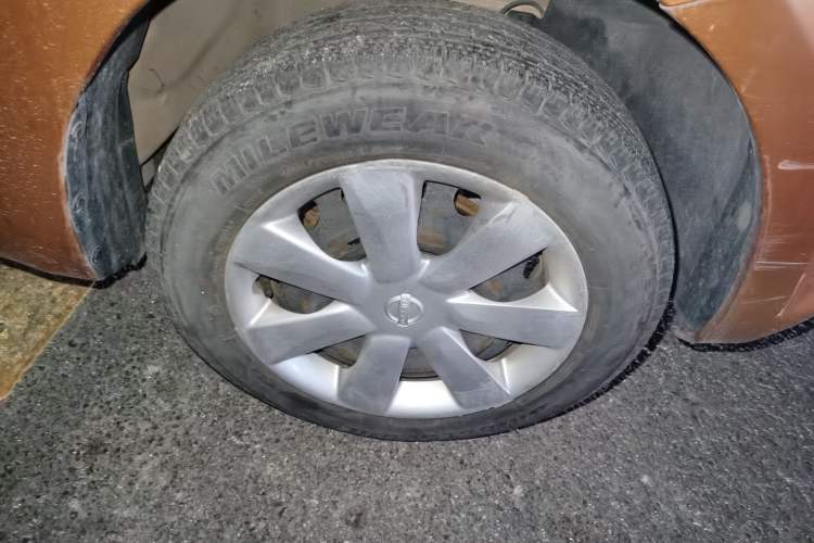 Used Nissan March 2010 1.5L Manual Easi-Style Edition Right Front Wheel Hub