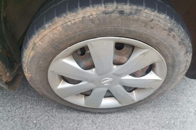 Used Nissan March 2010 1.5L Manual Easi-Style Edition Right Front Wheel Hub