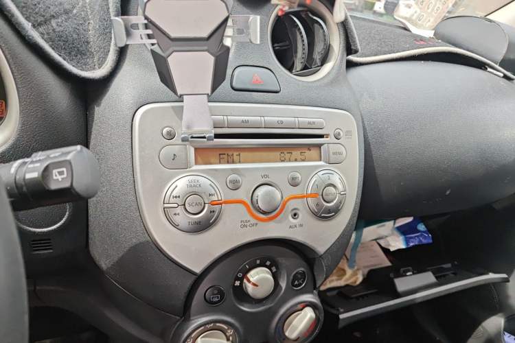 Used Nissan March 2010 1.5L Automatic Easy-Style Version Audio And AC Panel