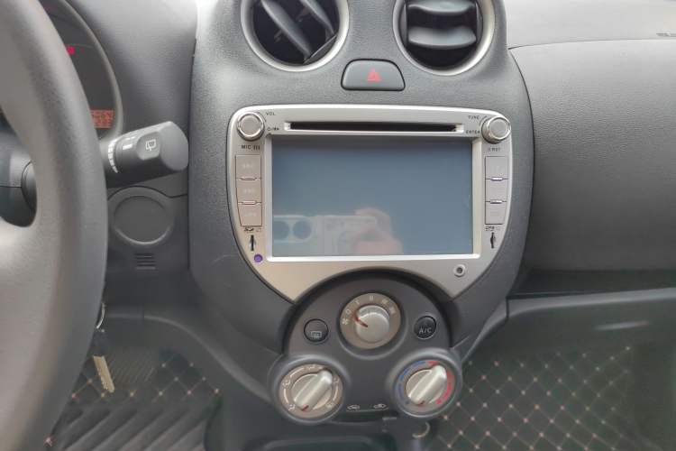Used Nissan March 2010 1.5L Automatic Easy-Style Version Center Console