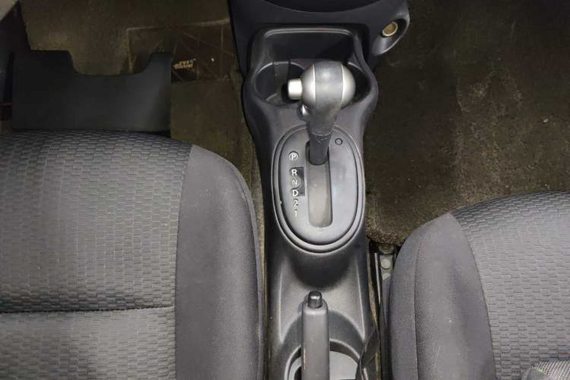 Used Nissan March 2010 1.5L Automatic Easy-Style Version Gear Lever
