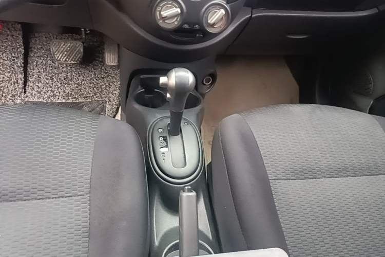 Used Nissan March 2010 1.5L Automatic Easy-Style Version Gear Lever