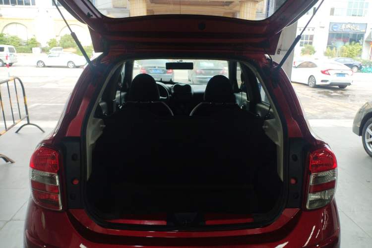 Used Nissan March 2010 1.5L Automatic Easy-Style Version Trunk