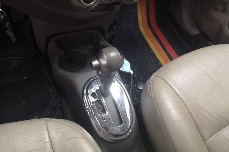 Used Nissan March 2010 1.5L Automatic Easy-Style Version Gear Lever
