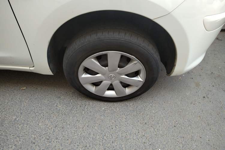 Used Nissan March 2010 1.5L Automatic Easy-Style Version Exterior 7