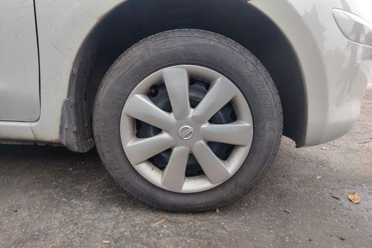 Used Nissan March 2010 1.5L Manual Easi-Style Edition Right Front Wheel Hub