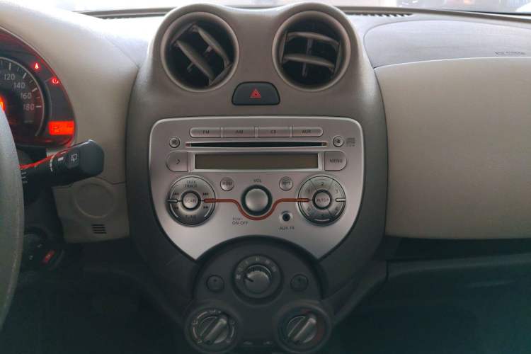 Used Nissan March 2010 1.5L Automatic Easy-Style Version Audio And AC Panel
