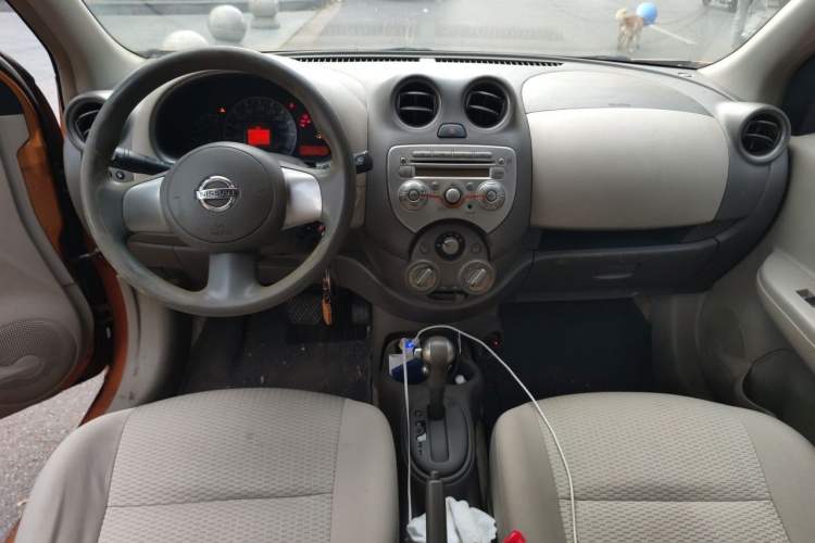 Used Nissan March 2010 1.5L Automatic Easy-Style Version Center Console