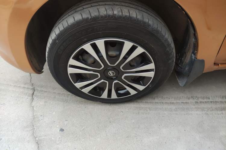 Used Nissan March 2010 1.5L Automatic Easy-Style Version Exterior 2