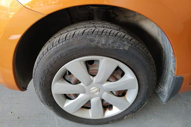 Used Nissan March 2010 1.5L Automatic Easy-Style Version Exterior 7