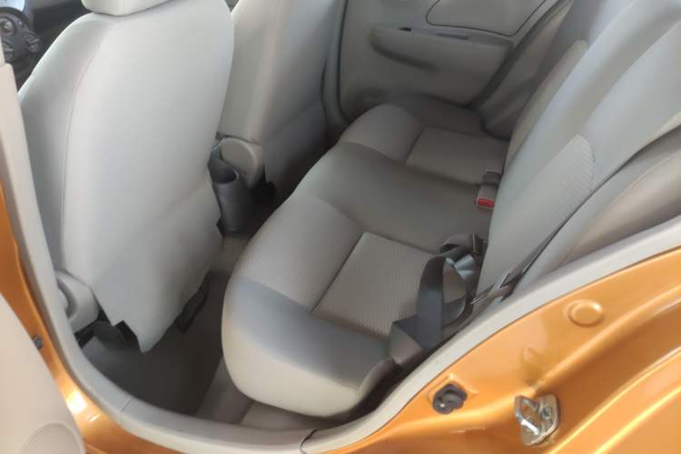 Used Nissan March 2010 1.5L Automatic Easy-Style Version Interior 4