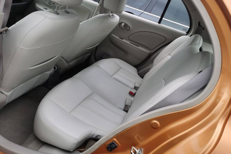 Used Nissan March 2010 1.5L Automatic Easy-Style Version Interior 4