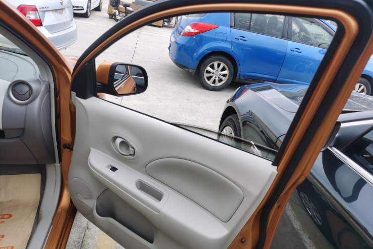Used Nissan March 2010 1.5L Automatic Easy-Style Version Interior 5