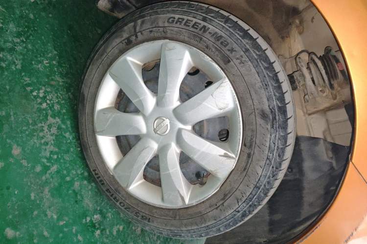 Used Nissan March 2010 1.5L Manual E-Xuan Edition Right Front Wheel Hub