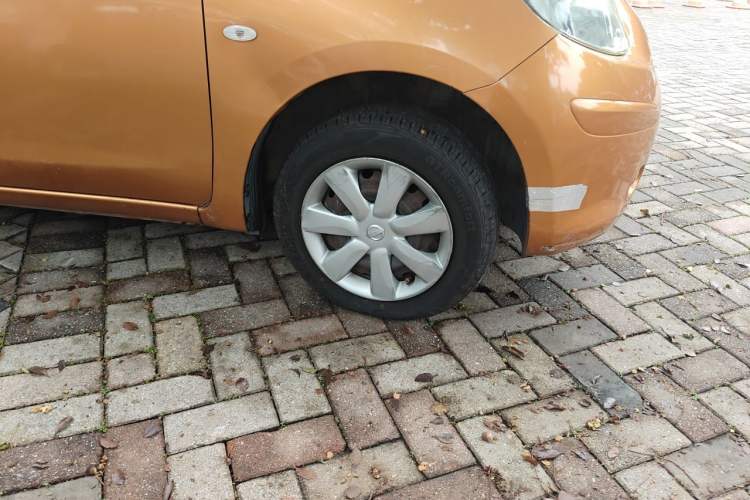 Used Nissan March 2010 1.5L Manual Easi-Style Edition Right Front Wheel Hub