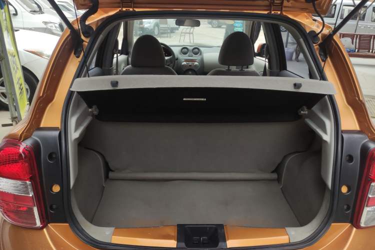 Used Nissan March 2010 1.5L Automatic Easy-Style Version Trunk