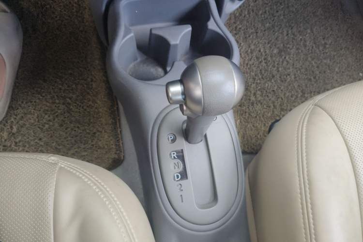Used Nissan March 2015 1.5L Automatic Easy Edition Gear Lever