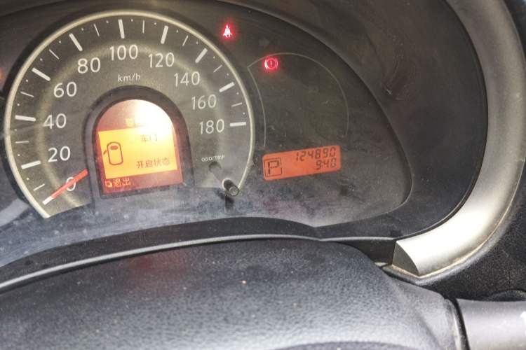 Used Nissan March 2015 1.5L Automatic E-Xuan Edition Odometer Close Up