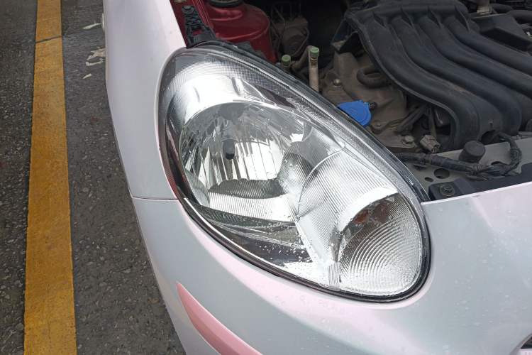 Used Nissan March 2015 1.5L Automatic E-Xuan Edition Right Front Headlight