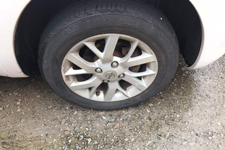 Used Nissan March 2015 1.5L Automatic E-Xuan Edition Right Front Wheel Hub