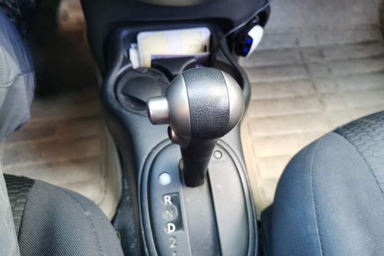 Used Nissan March 2015 1.5L Automatic E-Xuan Edition Gear Lever