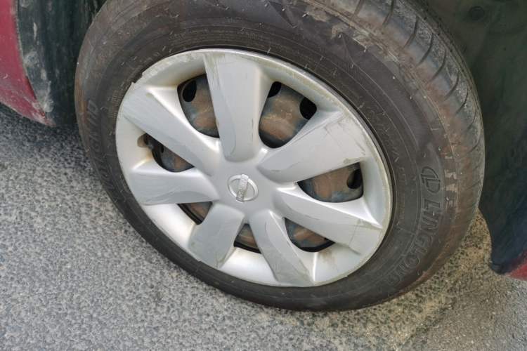 Used Nissan March 2015 1.5L Automatic E-Xuan Edition Right Front Wheel Hub