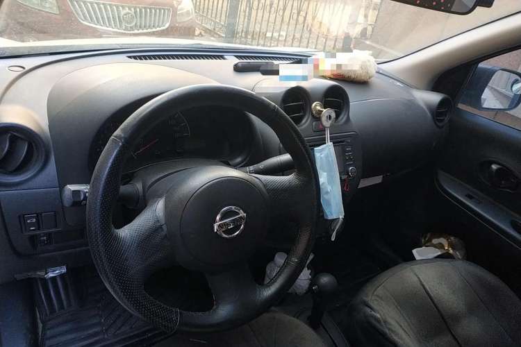Used Nissan March 2015 1.5L Automatic Easy Edition Center Console